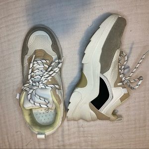 Chunky neutral sneakers